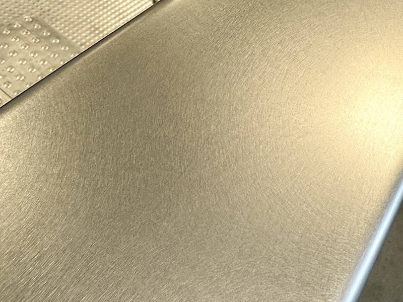 rebord_inox_brossé_piscine Margelle piscine inox - Fabriquée à Annecy / Haute Savoie